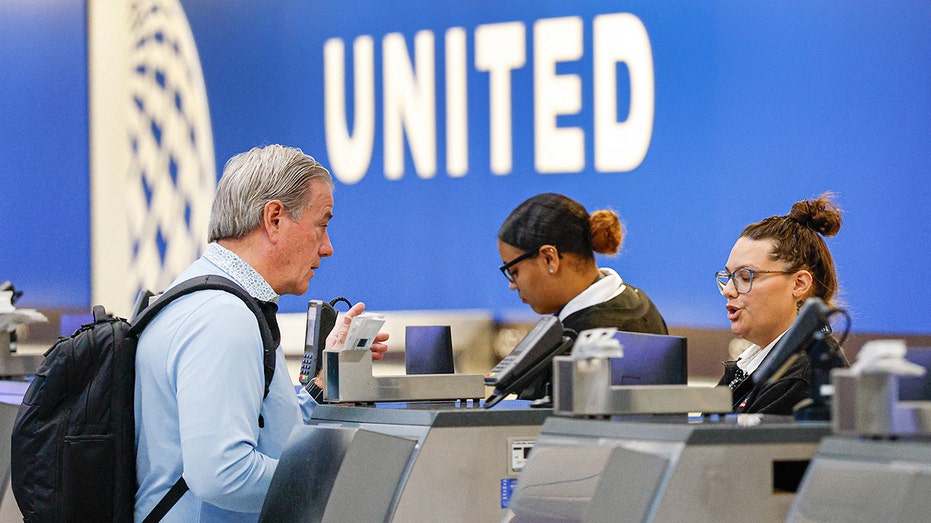United airlines traveler desk Chicago