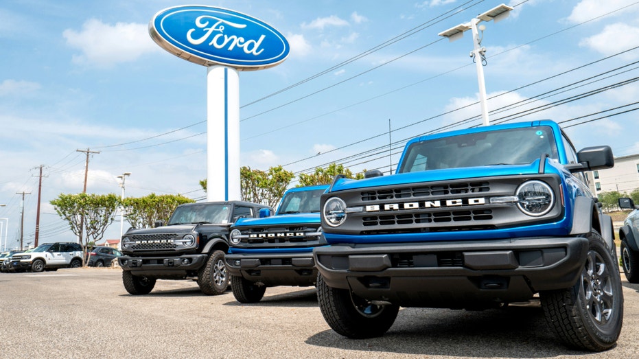 ford dealership