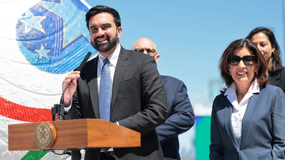 New York Mayor Zohran Mamdani and Gov. Kathy Hochul at a news conference.