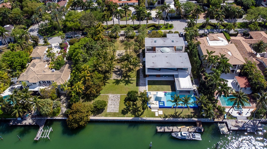 Aerial view of homes on Allison Island