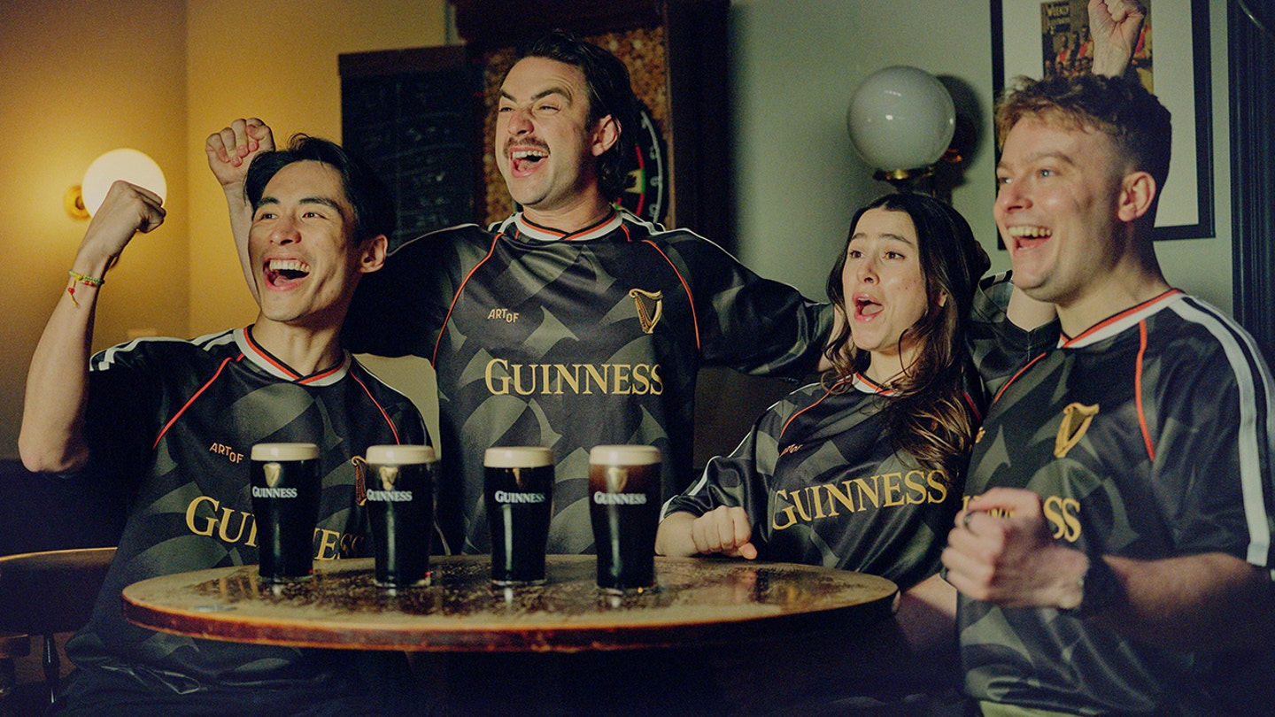 Guinness berkolaborasi dengan Art of Football untuk menghadirkan jersey eksklusif untuk Amerika Utara dalam Piala Dunia FIFA