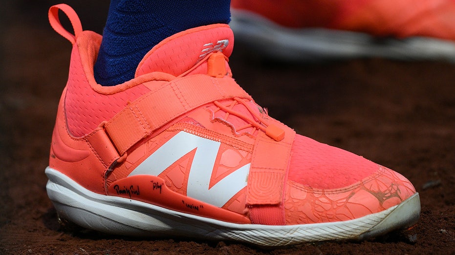 Francisco Lindor cleat