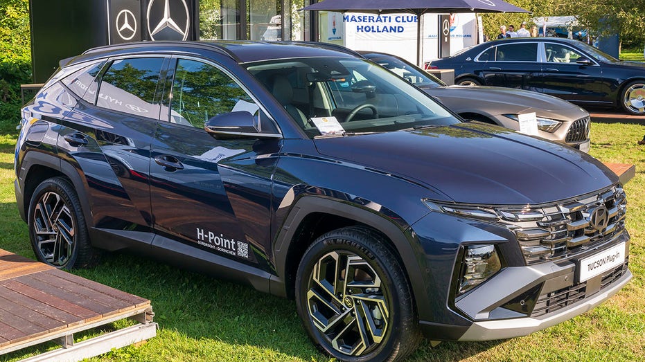 A Hyundai Tucson Hybrid