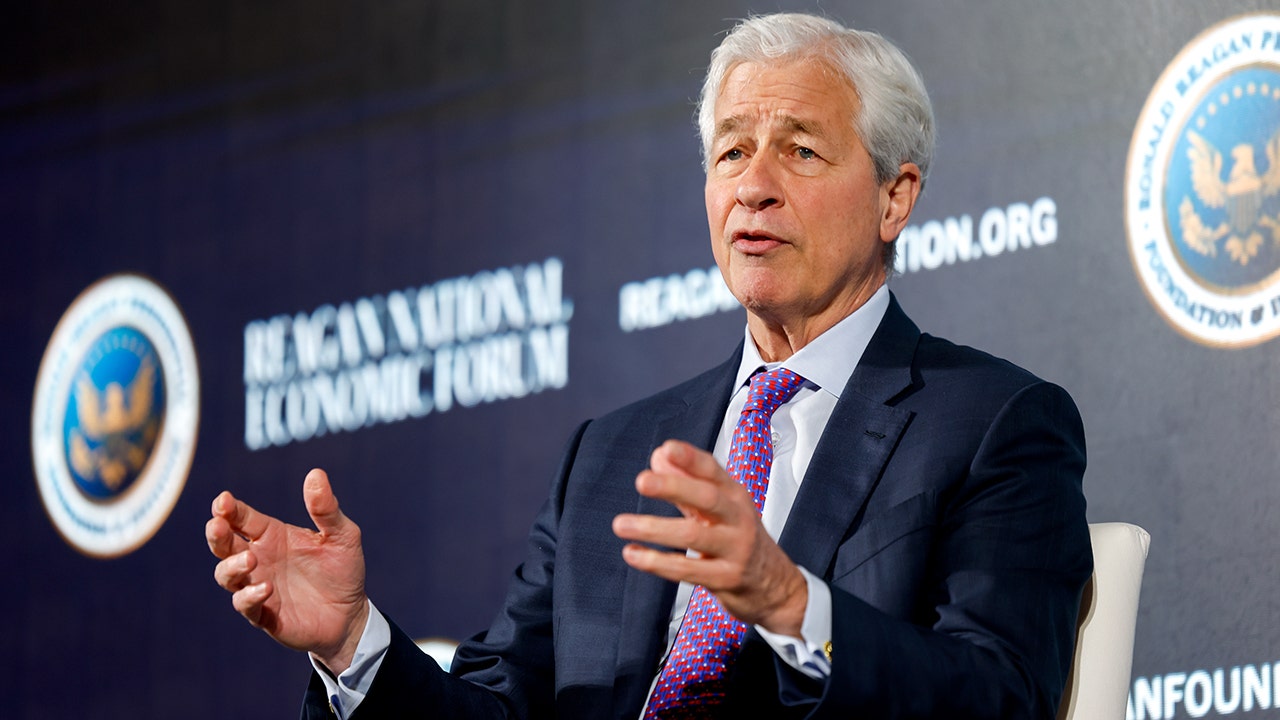 Jamie Dimon calls Coinbase CEO ‘full of s–t,’ vows to fight crypto-friendly bill in Congress Jamie Dimon calls Coinbase CEO ‘full of s–t,’ vows to fight crypto-friendly bill in Congress