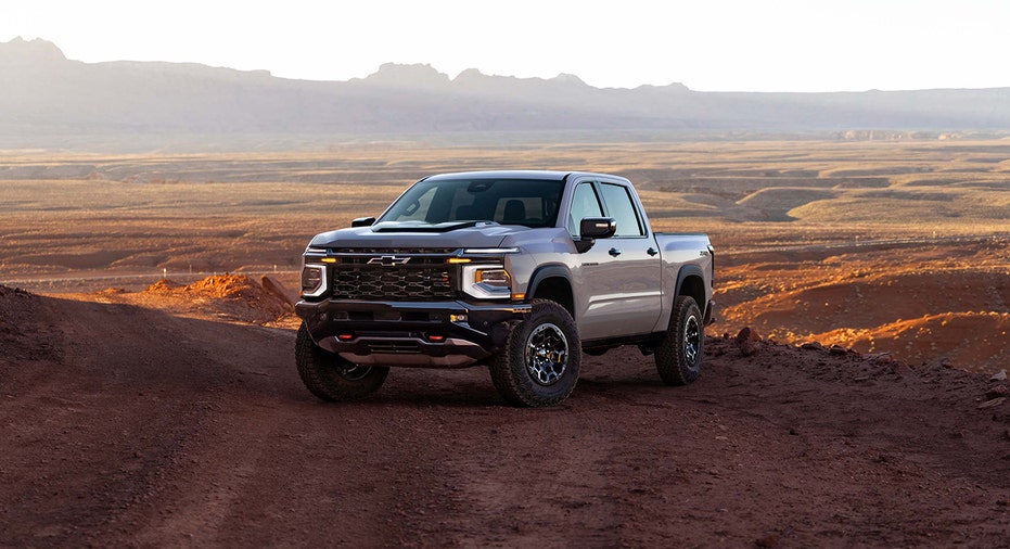 A 2027 Chevrolet Silverado 1500 ZR2 in White Sands is shown on a desert overlook.