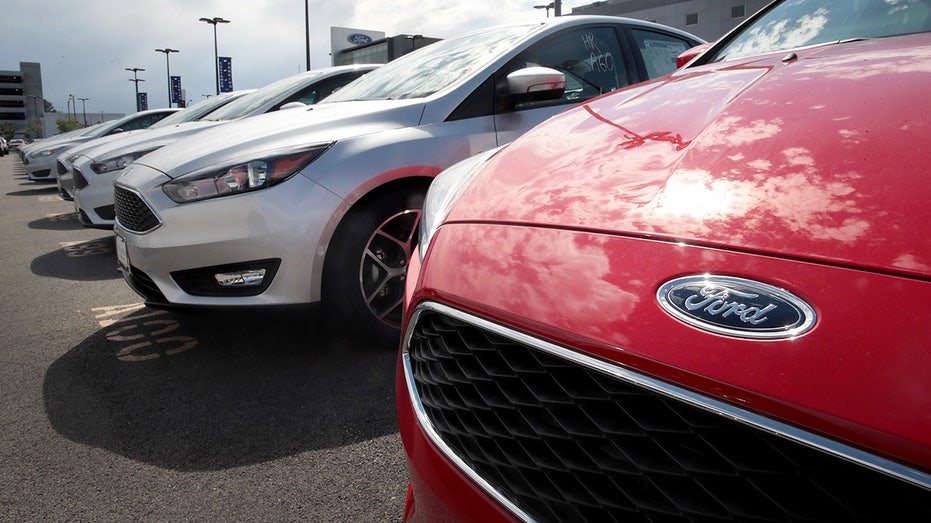 Ford Focus cars at a dealership