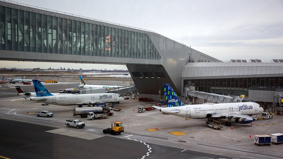 JetBlue flights at LaGuardia Airport (LGA)