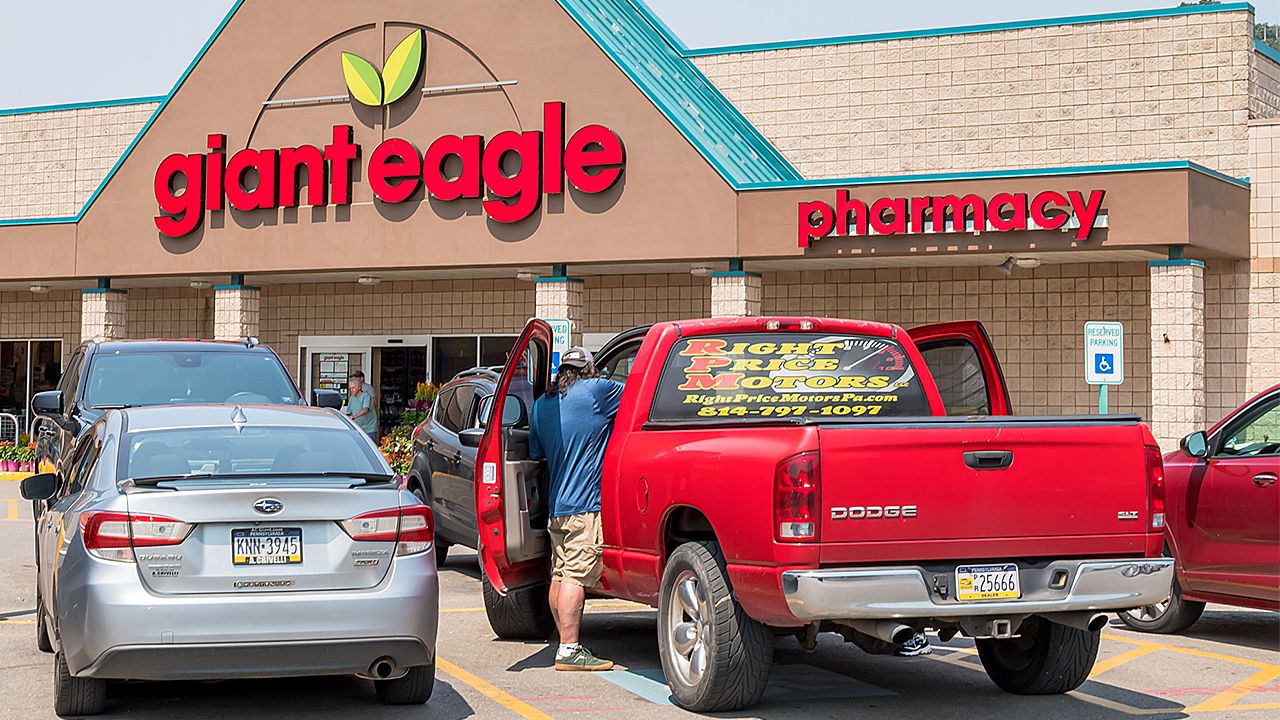 Trump touts Giant Eagle price cuts on more than 300 products through Labor Day Trump touts Giant Eagle price cuts on more than 300 products through Labor Day