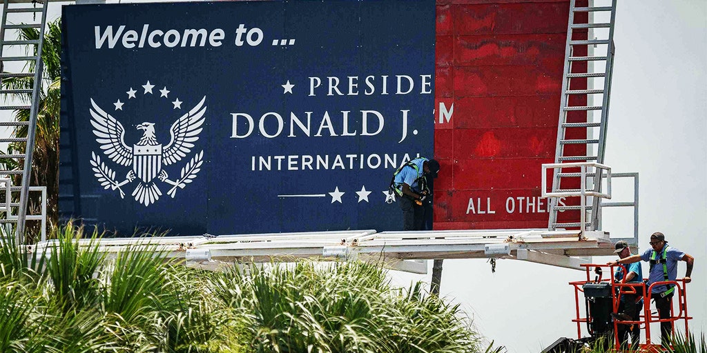 United to offer travelers free flight changes to avoid landing at Trump International Airport
