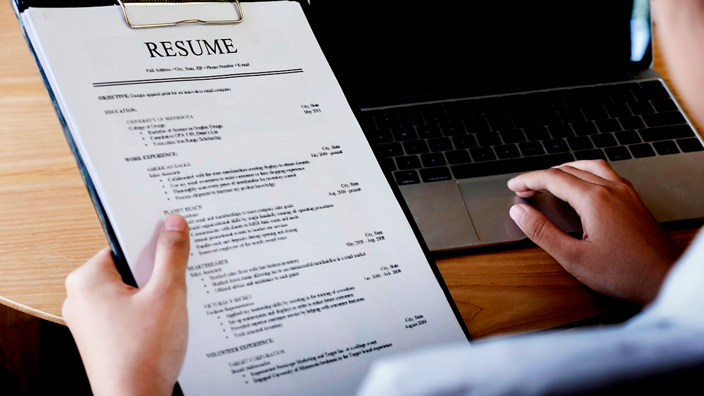 AI-powered hiring leaves young Americans searching for a breakthrough