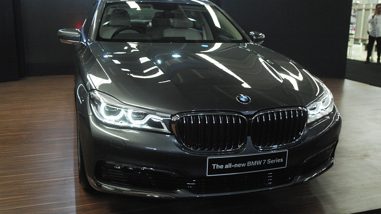 BMW recalls nearly 28,000 luxury vehicles over driveshaft flaw that poses rollaway risk BMW recalls nearly 28,000 luxury vehicles over driveshaft flaw that poses rollaway risk
