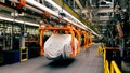 Un Ford Fathom cubierto se desplaza entre los nuevos equipos de producción de la planta de montaje de Louisville. - Fox News