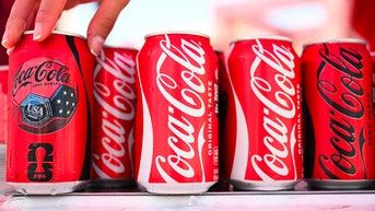 Una investigación revela los términos que Coca-Cola censura en sus latas personalizadas - Fox News