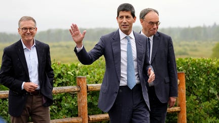 Tiff Macklem, governor of the Bank of Canada, left, Kevin Warsh, chairman of the US Federal Reserve, center, and Andrew Bailey, governor of the Bank of England (BOE), at the Kansas City Federal Reserve's Jackson Hole Economic Policy Symposium in Moran, Wyoming, US, on Friday, Aug. 28, 2026. In a sweeping speech, Warsh's first since becoming chairman of the central bank in May, he reiterated that policymakers will return inflation to their 2% goal, which he said is a firm and fixed target.  - Fox Business News