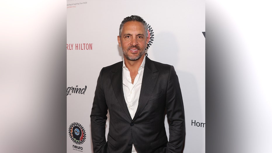 Mauricio Umansky in a jacket and white shirt.