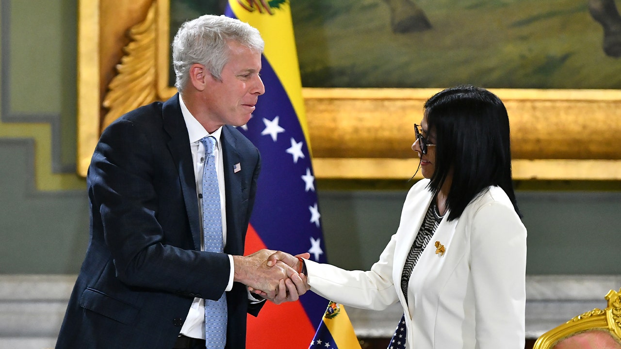 Oil giant Chevron strikes agreement to expand Venezuela operations Oil giant Chevron strikes agreement to expand Venezuela operations