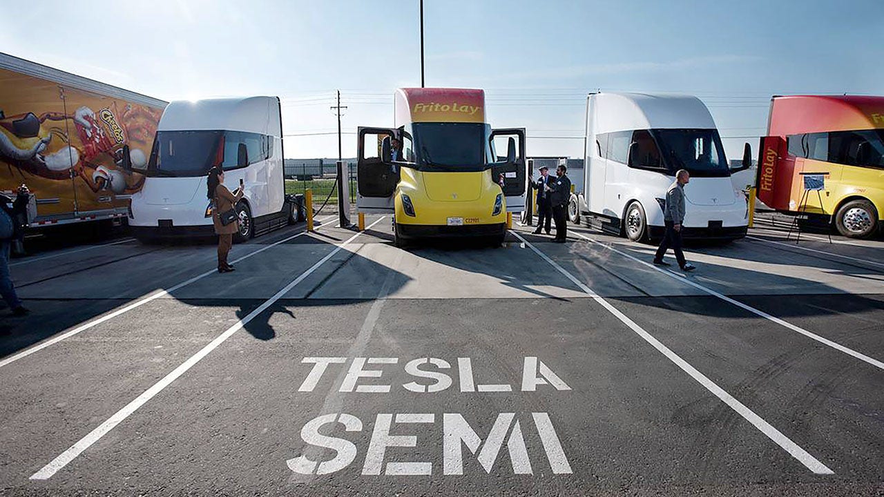 Finance Evening | September 25, 2026 — Tesla Starts Semi Deliveries; U.S. and China Reach Trade-Talk Consensus