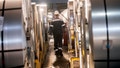 Unos trabajadores pasan junto a bobinas de acero acabado en la acería de Thyssenkrupp el 20 de marzo de 2025 en Duisburgo, Alemania. - Fox News