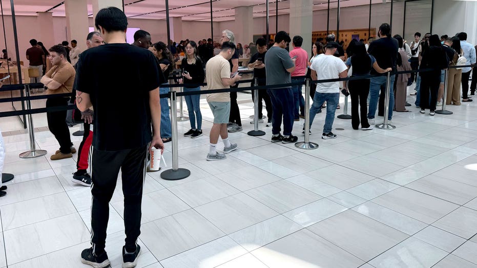 Apple Store at the Menlo Park Mall in New Jersey.