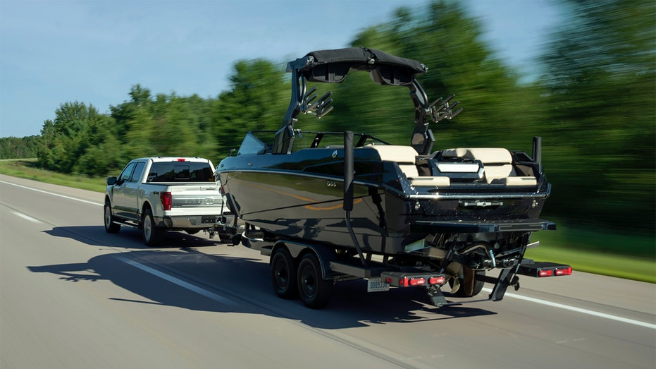 ford-bluecruise-towing