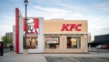 KFC anunció el jueves que va a sustituir la Pepsi por la Coca-Cola en sus restaurantes de EE. UU., poniendo fin a una colaboración en el ámbito de las bebidas que ha durado casi cuatro décadas. - Fox News