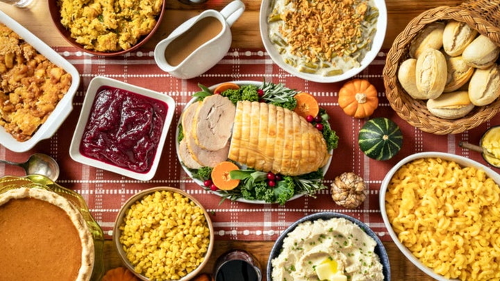 Retail giant rolls out $200 Thanksgiving dinner deal packed with holiday favorites - Fox Business News