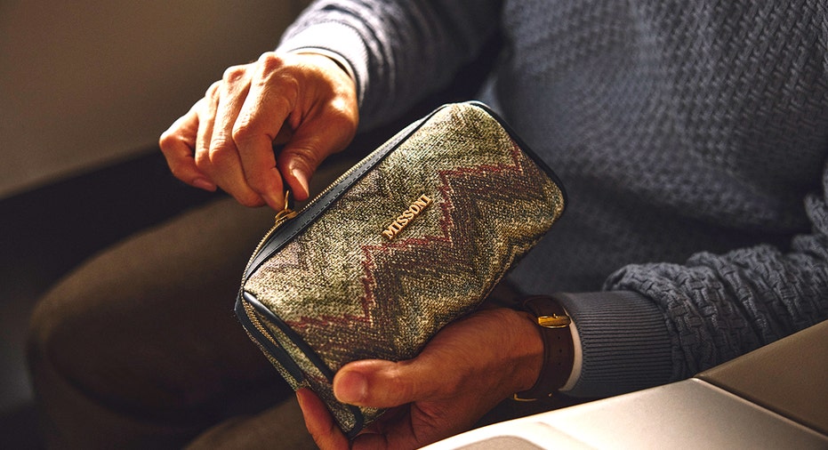Delta one man opening Missoni Amenity kit