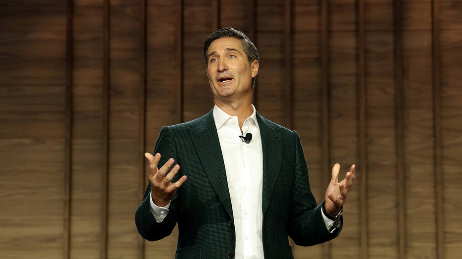 Starbucks CEO Brian Niccol