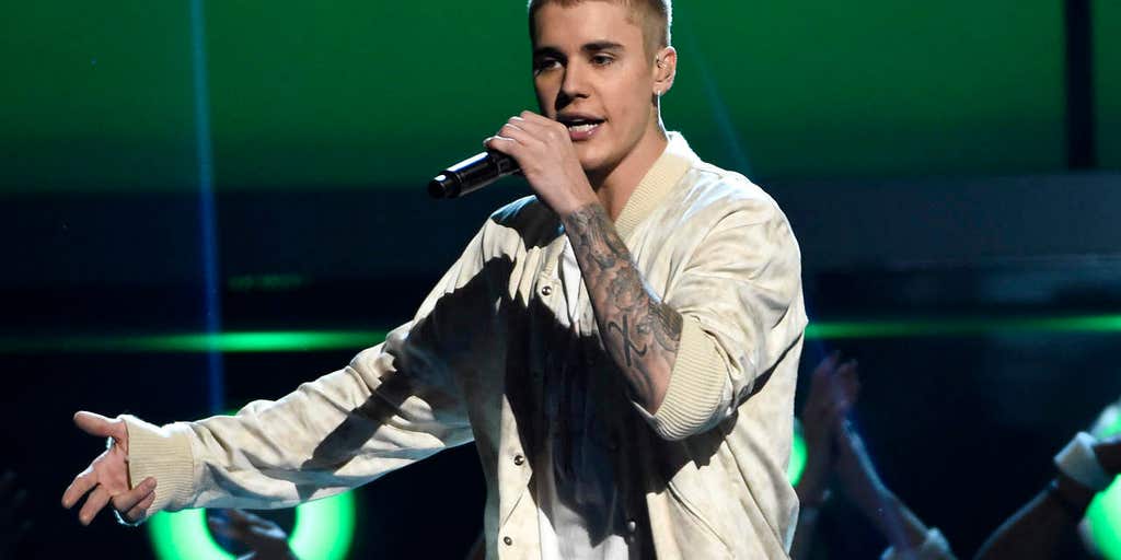 Justin Bieber leads worship at Kanye West’s Sunday Service