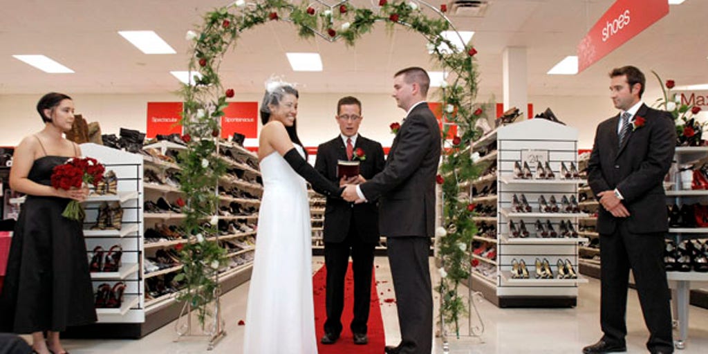 Mich. Couple Ties Knot in TJ Maxx Shoe 