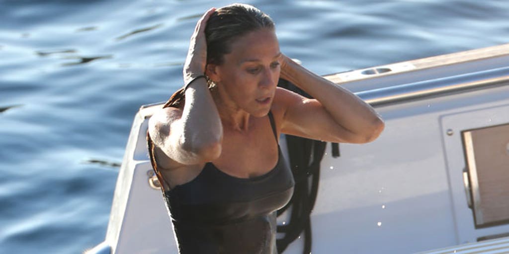 Sarah Jessica Parker stuns in sexy swimsuit at 50.