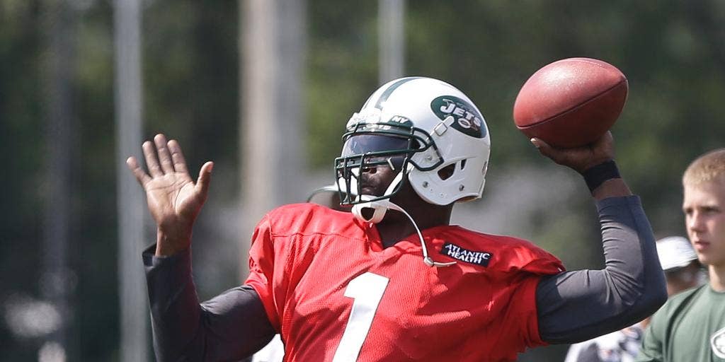 Even with sights still set on playing, Vick embracing role as mentor with  Jets