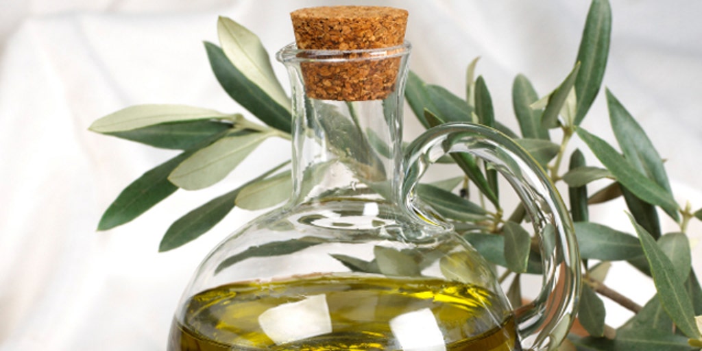 Оливки. Натюрморт с оливками. Натюрморт с маслинами оливками. Оливковое дерево оливки масло.