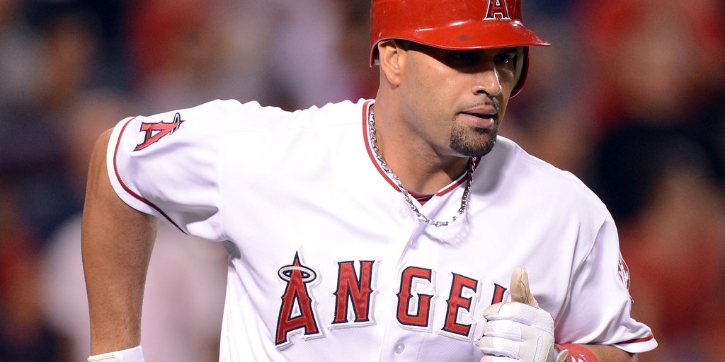 Albert Pujols' wife causes 'bananas' stir with 'last season' post