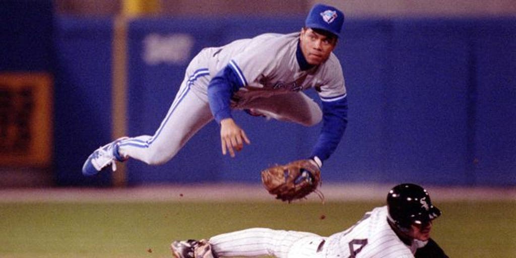 Future Hall of Famer Roberto Alomar signs free agent contract with  Baltimore Orioles