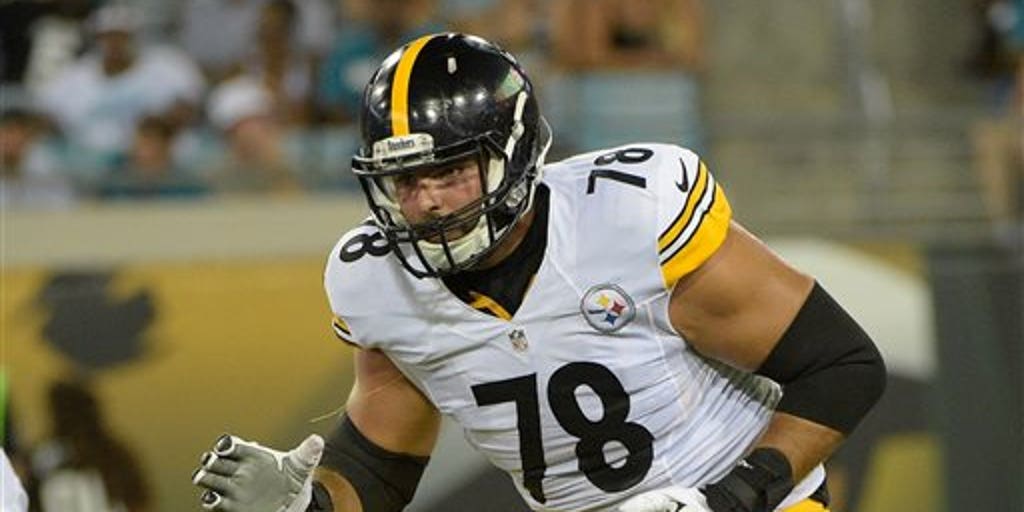 Pittsburgh Steelers' Alejandro Villanueva replaces Antwon Rose Jr.'s name  on his helmet with the name of a slain veteran