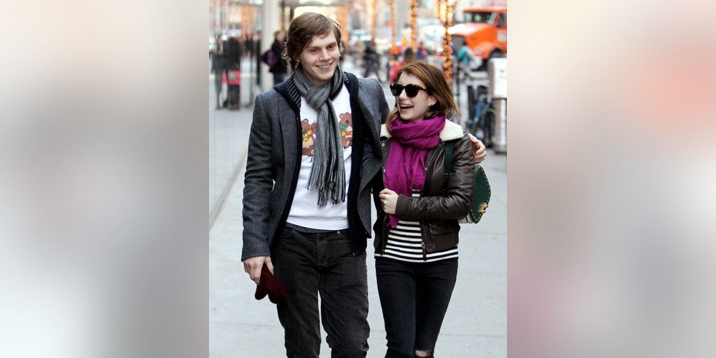 Emma Roberts Evan Peters Allegedly Split As Scream Queens Actress