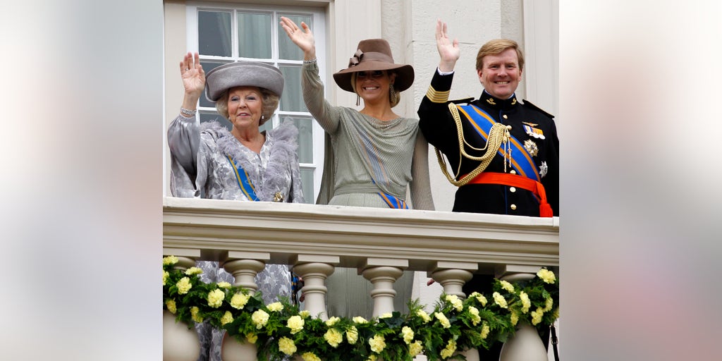 Queen's day. Королева Беатрикс и принц в Санкт Петербурге. Будущее монархии в Великобритании. Королева Беатрикс с сыном фото. Беатрикс отец.