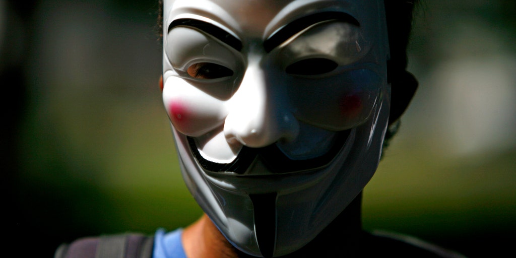 Gold Hacker Mask - b0nez the hacker dog roblox