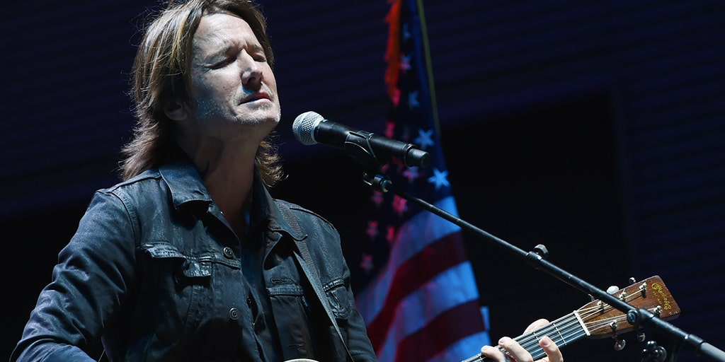Keith Urban gives private hospital concert to sick fan | Fox News