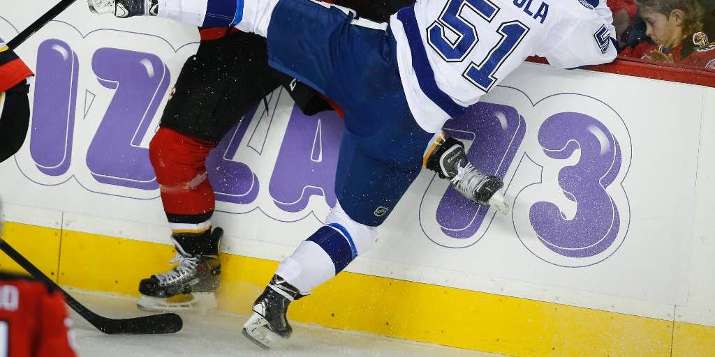 Palat's OT goal lifts Lightning over Bruins 4-3 in Game 2