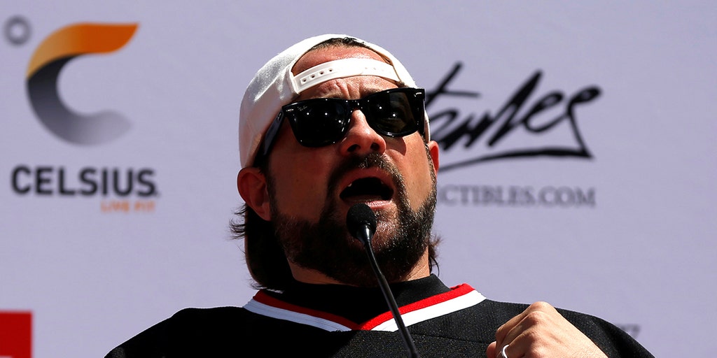 Kevin Smith celebrates major weight loss