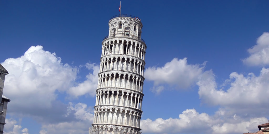 Башня наклоненная в италии