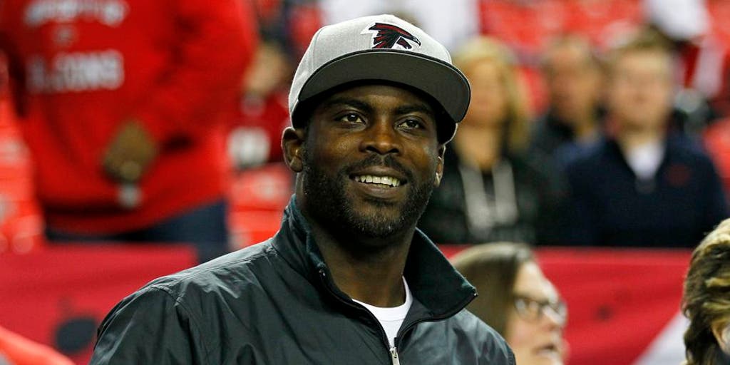 Michael Vick officially announces retirement from NFL after 13 seasons, NFL