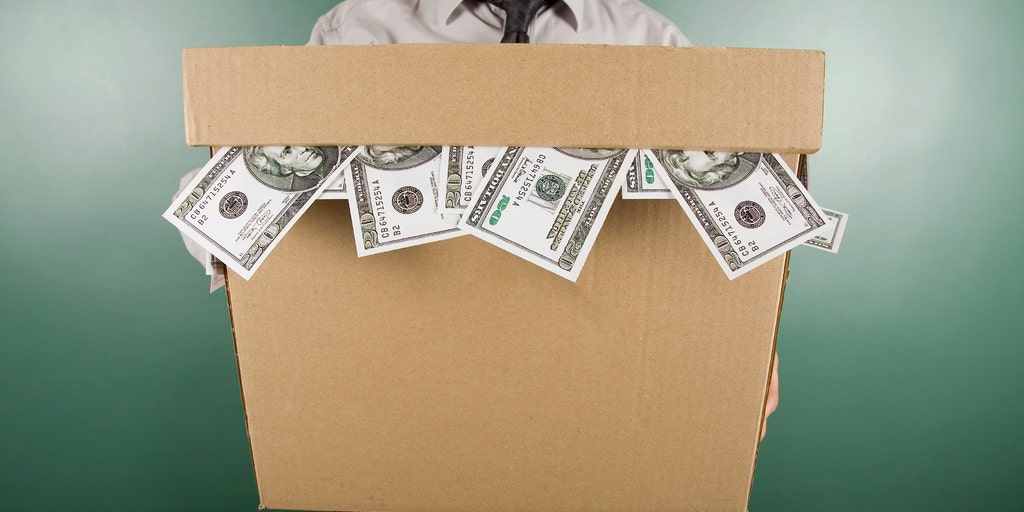 Money when. Мир из денег. Can with money. Электрические деньги. Уйти красиво деньги.