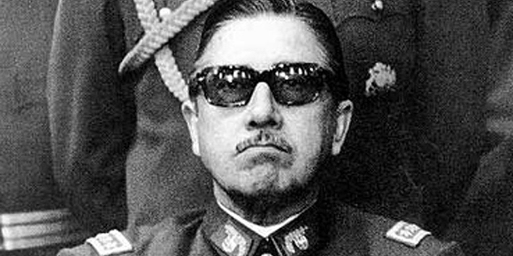 Правление пиночета в чили. Аугусто Пиночет 1973. Пиночет Чили. Аугусто Пиночет в молодости.