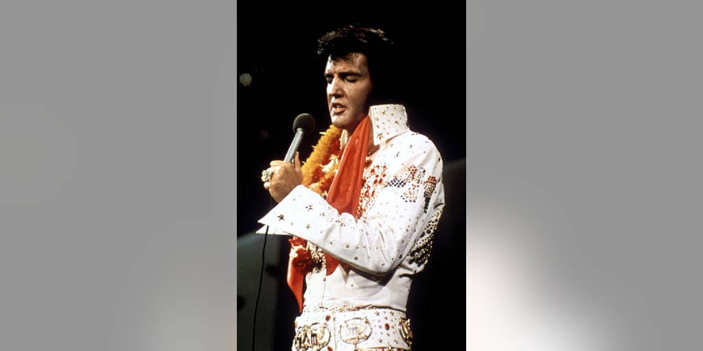 Elvis Presley S Hairstylist Dishes On The King S Famous Mane Fox