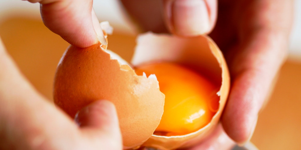 Снятся сырые яйца. К чему снятся сырые яйца. Разбитые яйца сонник. Egg Shell Innovations.