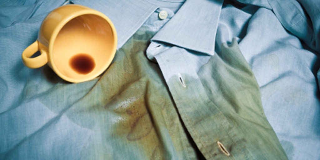 Отстирать кофе. Как удалить кофе с одежды. Вывести пятно от кофе. Как удалить кофе с одежды. Как отстирать кофе.