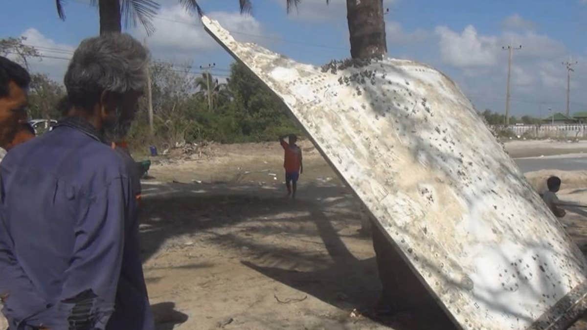 Sepotong besar pencucian logam di pantai Thailand, mungkin terkait dengan MH370